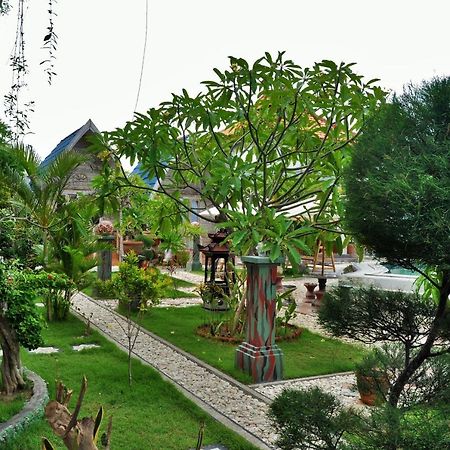 Cemara'S Beach Homestay Batununggul Exterior photo