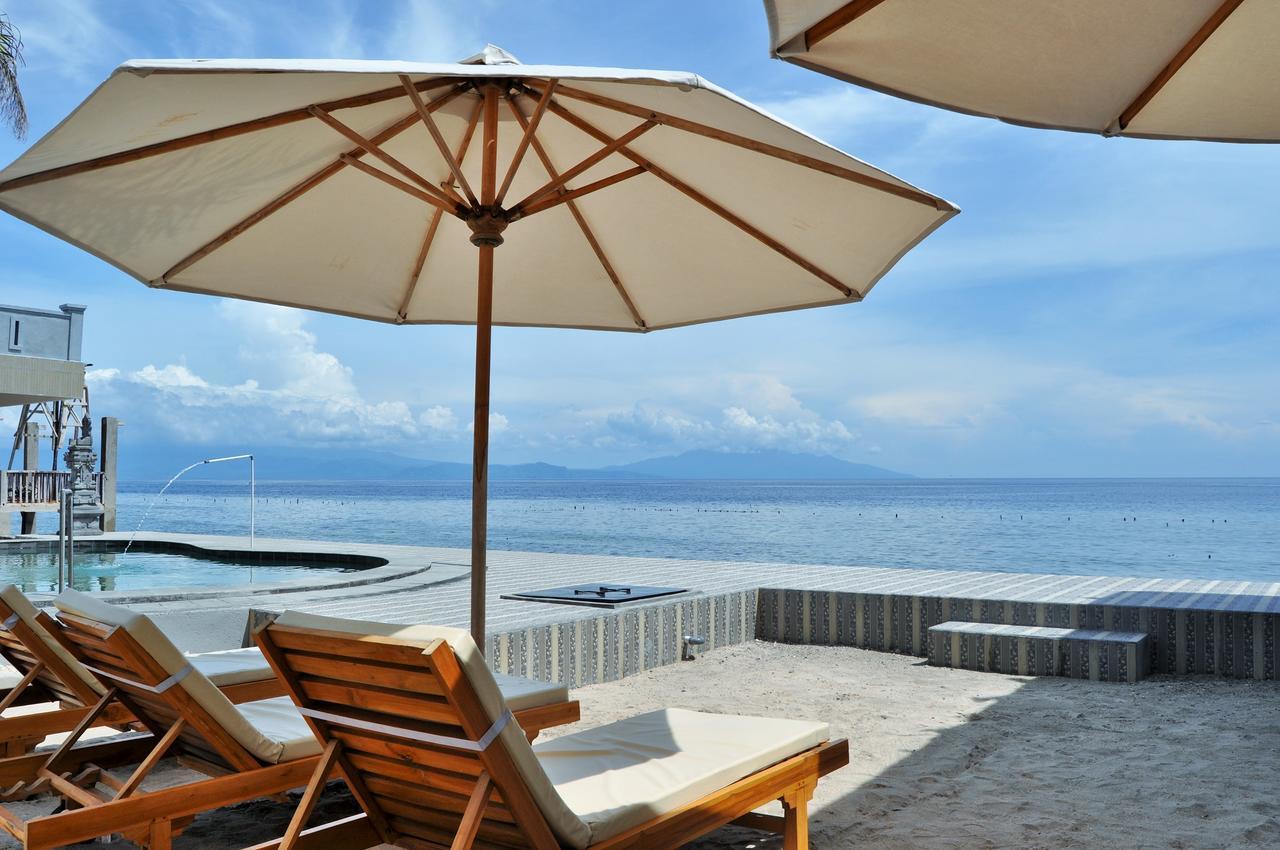 Cemara'S Beach Homestay Batununggul Exterior photo