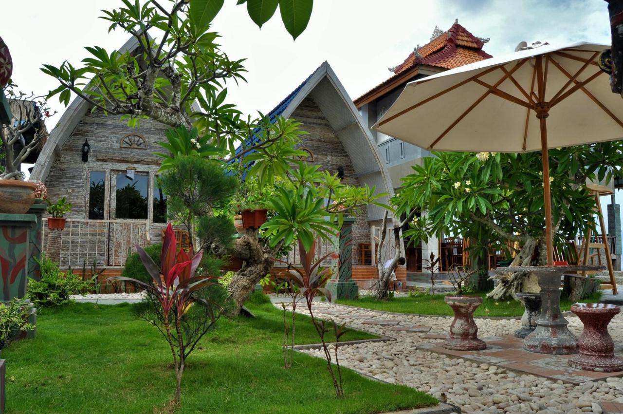 Cemara'S Beach Homestay Batununggul Exterior photo