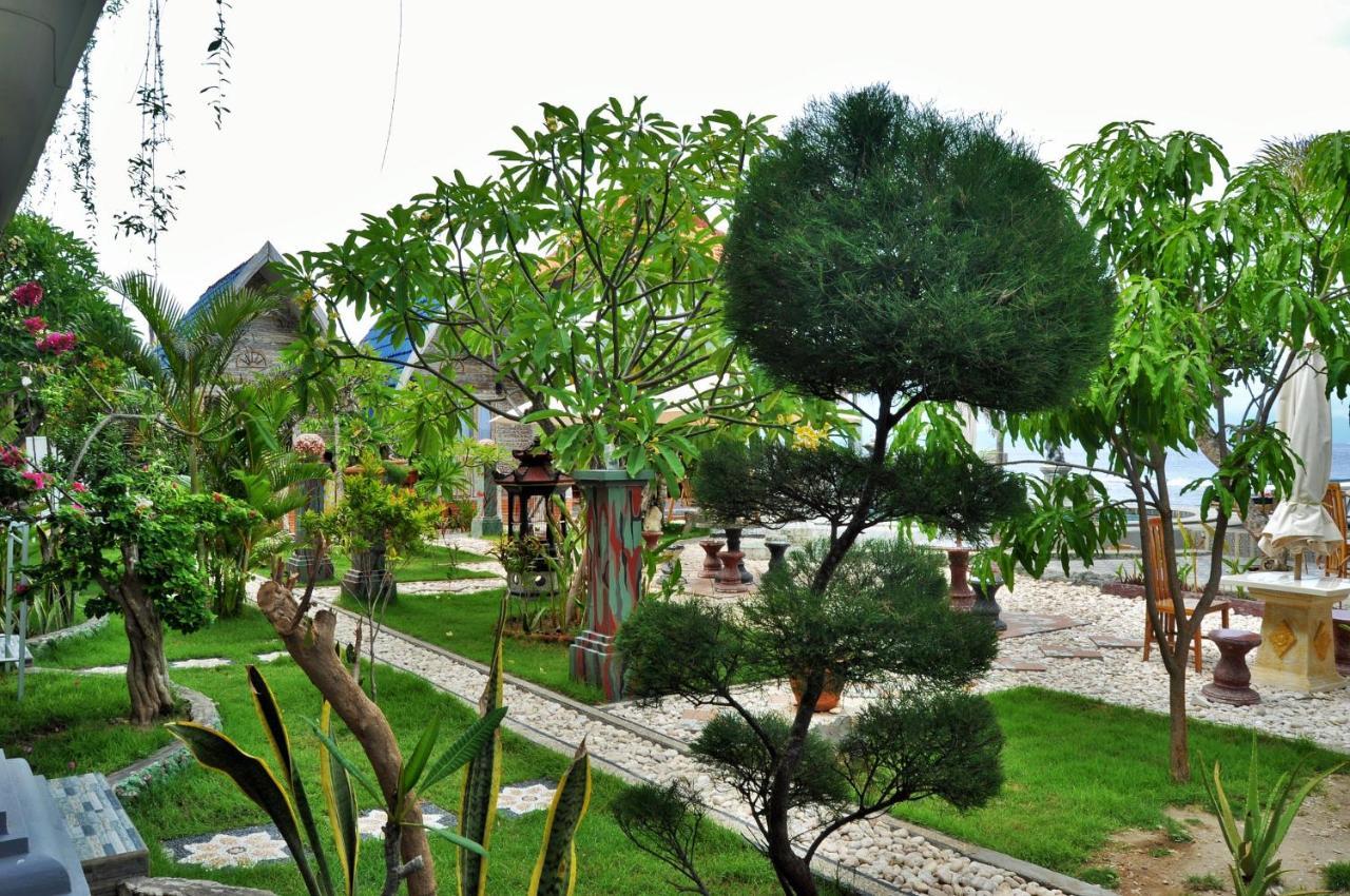 Cemara'S Beach Homestay Batununggul Exterior photo